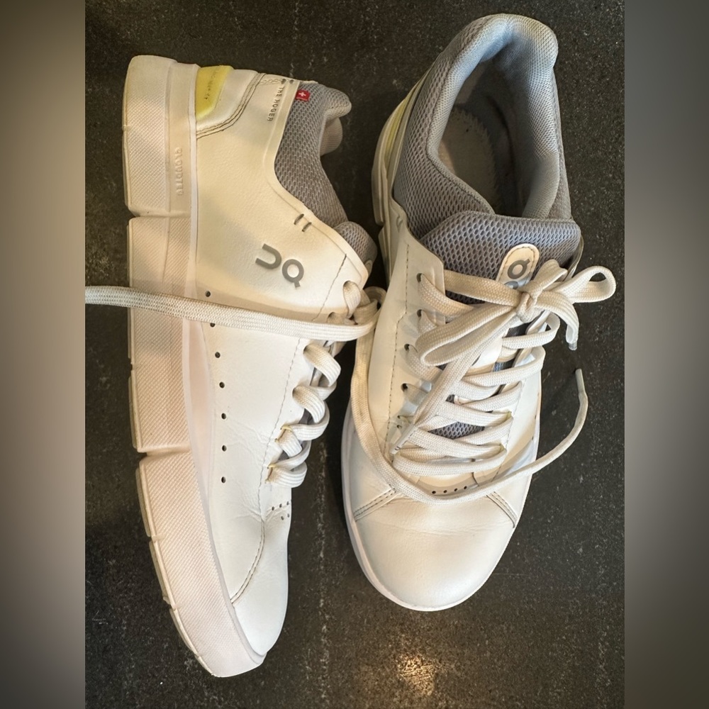 On Cloud The Roger Advantage Shoes White/Nimbus Sneaker